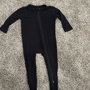Kyte: black Footies 3-6 month